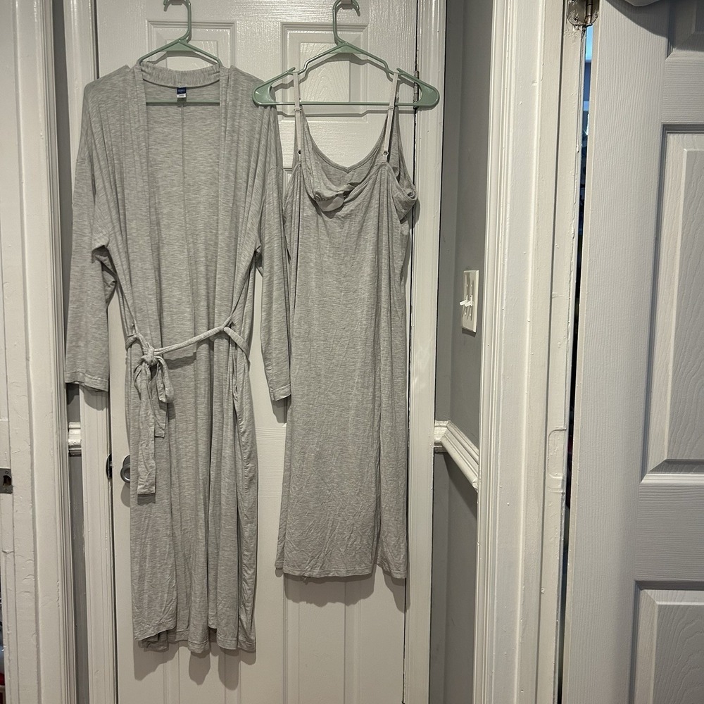 Old Navy Maternity Sunday Sleep 2-Piece Nursing Nightgown & Robe Set – Size XL